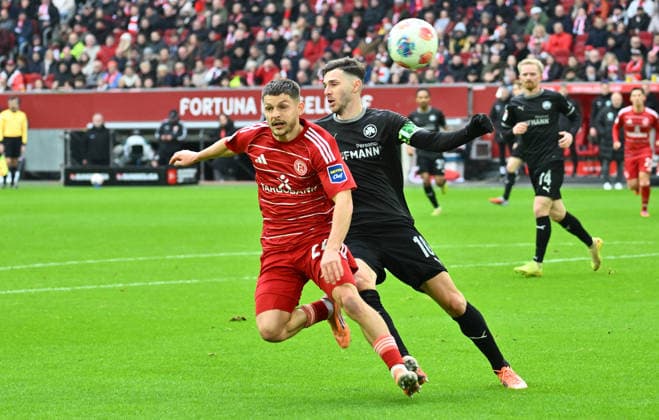 20 12 2025 Soccer Season 2025 2026 2 Soccer Bundesliga 17 Matchday Fortuna Düsseldorf F95 SpVgg Greuther Fürth Kleeblatt Sportfoto Zink xwoxzix DFL regulations prohibit any use of photographs as image sequences and or quasi video only for editorial use Florent Muslija 24, Fortuna Düsseldorf F95 Branimir Hrgota 10, SpVgg Greuther Fürth