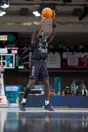 Melkisedek Moreaux Tigers Tuebingen, 23 at free throw line GER, BBC Bayreuth vs Tigers Tuebingen, Basketball, BARMER 2 Bundesliga Bundesliga, Pro A, Season 2025 2026, Matchday 13, 20 12 2025 GER, BBC Bayreuth vs Tigers Tuebingen, Basketball, BARMER 2 Bundesliga Bundesliga, Pro A, Season 2025 2026, Matchday 13, 20 12 2025 Bayreuth Copyright: xEibner-Pressefoto ArdanxFuessmanx EP_AFN
