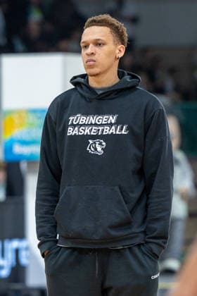 Isaiah Sanders Tigers Tuebingen, 10 has to watch his team in Bayreuth with a knee injury Here warming up before the start of the game GER, BBC Bayreuth vs Tigers Tuebingen, Basketball, BARMER 2 Bundesliga Bundesliga, Pro A, Season 2025 2026, 13 Matchday, 20 12 2025 GER, BBC Bayreuth vs Tigers Tuebingen, Basketball, BARMER 2 Bundesliga Bundesliga, Pro A, Season 2025 2026, 13 Matchday, 20 12 2025 Bayreuth Copyright: xEibner-Pressefoto ArdanxFuessmanx EP_AFN