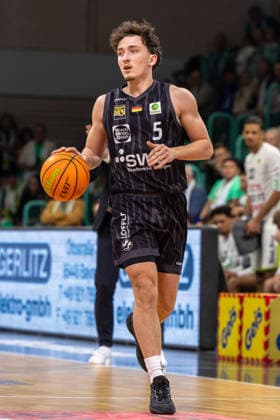 Kaya Bayram Tigers Tuebingen, 05 with match ball, freestanding GER, BBC Bayreuth vs Tigers Tuebingen, Basketball, BARMER 2 Bundesliga Bundesliga, Pro A, Season 2025 2026, 13 Matchday, 20 12 2025 GER, BBC Bayreuth vs Tigers Tuebingen, Basketball, BARMER 2 Bundesliga Bundesliga, Pro A, Season 2025 2026, 13 Matchday, 20 12 2025 Bayreuth Copyright: xEibner-Pressefoto ArdanxFuessmanx EP_AFN