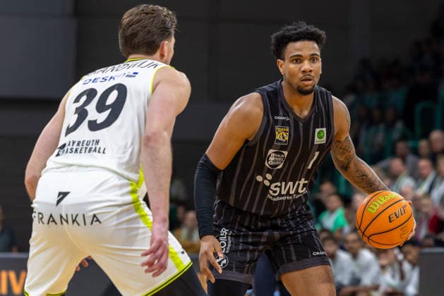 Bernard Pelote III Tigers Tuebingen, 01 , Willem Brandwijk BBC Bayreuth, 39 New signing GER, BBC Bayreuth vs Tigers Tuebingen, Basketball, BARMER 2 Bundesliga Bundesliga, Pro A, Season 2025 2026, 13 Matchday, 20 12 2025 GER, BBC Bayreuth vs Tigers Tuebingen, Basketball, BARMER 2 Bundesliga Bundesliga, Pro A, Season 2025 2026, 13 Matchday, 20 12 2025 Bayreuth Copyright: xEibner-Pressefoto ArdanxFuessmanx EP_AFN