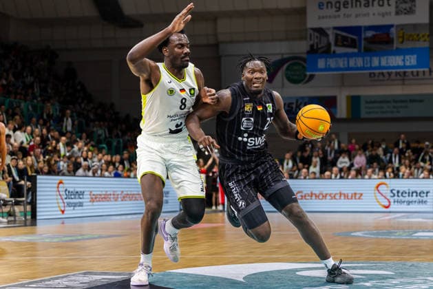 Melkisedek Moreaux Tigers Tuebingen, 23 , Nat Diallo BBC Bayreuth, 08 GER, BBC Bayreuth vs Tigers Tuebingen, Basketball, BARMER 2 Bundesliga Bundesliga, Pro A, Season 2025 2026, 13 Matchday, 20 12 2025 GER, BBC Bayreuth vs Tigers Tuebingen, Basketball, BARMER 2 Bundesliga Bundesliga, Pro A, Season 2025 2026, 13 Matchday, 20 12 2025 Bayreuth Copyright: xEibner-Pressefoto ArdanxFuessmanx EP_AFN