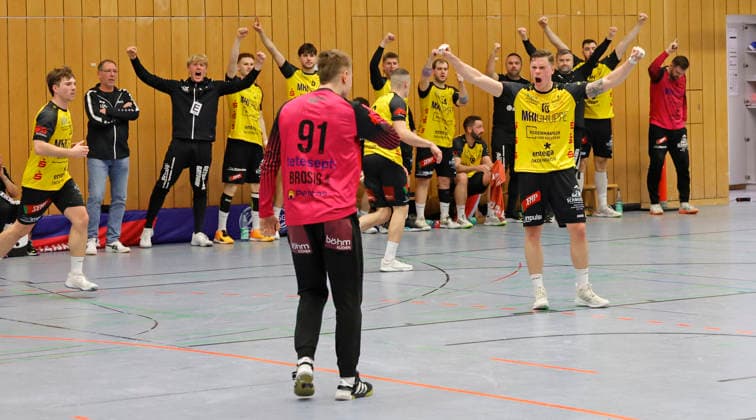 20 12 2025 Handball Mens Regional League Season 2025 2026 TV Groß Umstadt HSG Groß Bieberau Modau 33 33 Penalty throw kept out cheers at Groß Bieberau Groß Umstadt Hesse Germany