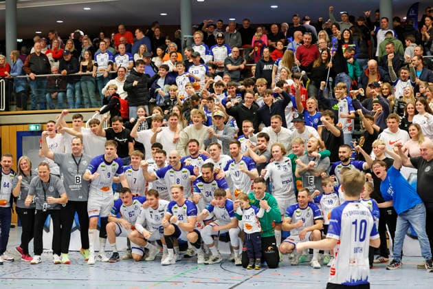20 12 2025 Handball mens regional league season 2025 2026 TV Groß Umstadt HSG Groß Bieberau Modau Exciting game with 66 goals and over 10 crossbar and post hits as well as numerous goalkeeper saves 1200 spectators in the Heinrich Klein Halle Joyful jubilation Emotion over draw for home team against third-placed Groß Umstadt Hesse Germany