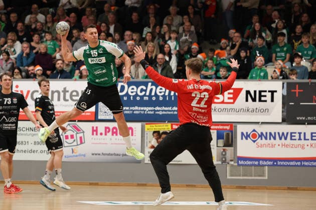 20 12 2025, Handball, Men, 3 League, Season South West, Season 2025 2026, HG Saarlouis TuS 82 Opladen, Yves Kunkel HG Saarlouis , Colin Beckert TuS 82 Opladen Saarlouis Stadtgartenhalle Saarland Germany DEU Copyright: xSebastianxBachx