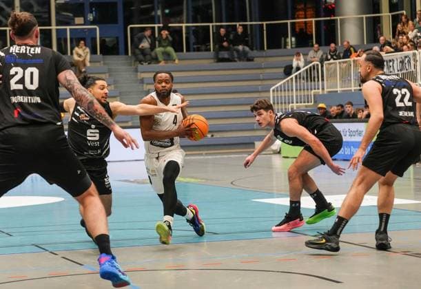 Basketball in Essen FOR EDITORIAL PURPOSES ONLY EDITORIAL USE ONLY p Quashawn Tyrese Lane of the ETB Miners in the game against the Hertener Löwen The game of the 2 Basketball Bundesliga Pro B, ETB Miners against the Hertener Löwen, on 20 12 2025 ended 74 59 in the sports hall Am Hallo, Ernestinenstraße 57 Michael Gohl FUNKE Foto Services p Sport Deutschland Nordrhein Westfalen Essen Copyright MichaelxGohl Copyright: MichaelxGohl doc83saphj1b2cfqn6vtxb ,EDITORIAL USE ONLY Copyright: MichaelxGohl