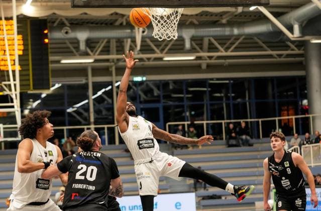 Basketball in Essen FOR EDITORIAL PURPOSES ONLY EDITORIAL USE ONLY p Quashawn Tyrese Lane of the ETB Miners in the game against the Hertener Löwen The game of the 2 Basketball Bundesliga Pro B, ETB Miners against the Hertener Löwen, on 20 12 2025 ended 74 59 in the sports hall Am Hallo, Ernestinenstraße 57 Michael Gohl FUNKE Foto Services p Sport Deutschland Nordrhein Westfalen Essen Copyright MichaelxGohl Copyright: MichaelxGohl doc83sapi3eu4pwypgstxb ,EDITORIAL USE ONLY Copyright: MichaelxGohl