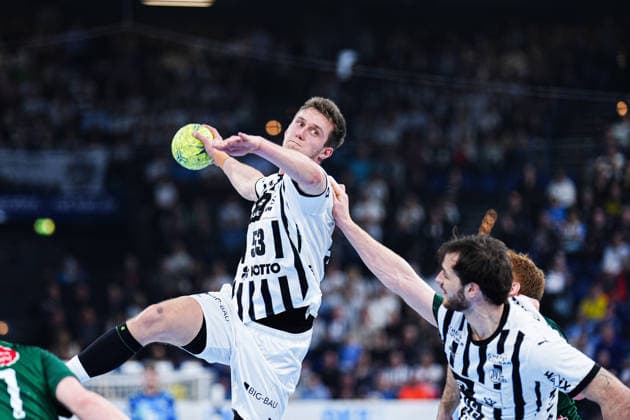 Throw Goal Nikola Bilyk THW Kiel, 53 GER, THW Kiel vs TSV Hannover Burgdorf, Handball, 1 Bundesliga, Matchday 18, Season 2025 2026, 20 12 2025 GER, THW Kiel vs TSV Hannover Burgdorf, Handball, 1 Bundesliga, Matchday 18, Season 2025 2026, 20 12 2025 Kiel Copyright: xEibner-Pressefoto MarcelxvonxFehrnx EP_MFN