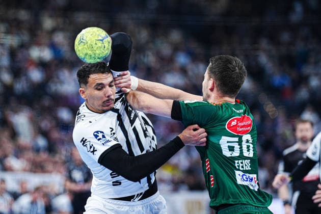 Mohab Abdelhak THW Kiel, 48 , Hannes Feise TSV Hannover Burgdorf, 56 GER, THW Kiel vs TSV Hannover Burgdorf, Handball, 1 Bundesliga, Matchday 18, Season 2025 2026, 20 12 2025 GER, THW Kiel vs TSV Hannover Burgdorf, Handball, 1 Bundesliga, Matchday 18, Season 2025 2026, 20 12 2025 Kiel Copyright: xEibner-Pressefoto MarcelxvonxFehrnx EP_MFN