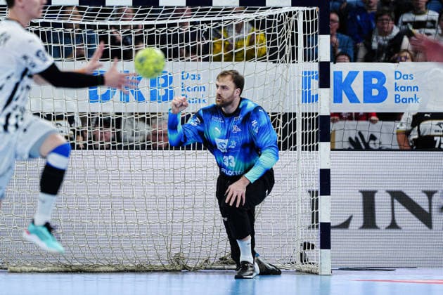 Cheers after Andreas Wolffs save THW Kiel, 33 GER, THW Kiel vs TSV Hannover Burgdorf, Handball, 1 Bundesliga, Matchday 18, Season 2025 2026, 20 12 2025 GER, THW Kiel vs TSV Hannover Burgdorf, Handball, 1 Bundesliga, Matchday 18, Season 2025 2026, 20 12 2025 Kiel Copyright: xEibner-Pressefoto MarcelxvonxFehrnx EP_MFN