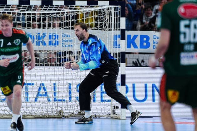 Cheers after Andreas Wolffs save THW Kiel, 33 GER, THW Kiel vs TSV Hannover Burgdorf, Handball, 1 Bundesliga, Matchday 18, Season 2025 2026, 20 12 2025 GER, THW Kiel vs TSV Hannover Burgdorf, Handball, 1 Bundesliga, Matchday 18, Season 2025 2026, 20 12 2025 Kiel Copyright: xEibner-Pressefoto MarcelxvonxFehrnx EP_MFN