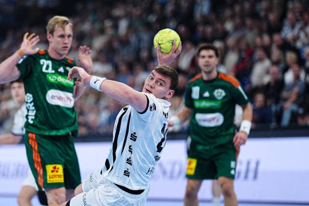 Throw Goal Lucas Laube THW Kiel, 20 GER, THW Kiel vs TSV Hannover Burgdorf, Handball, 1 Bundesliga, Matchday 18, Season 2025 2026, 20 12 2025 GER, THW Kiel vs TSV Hannover Burgdorf, Handball, 1 Bundesliga, Matchday 18, Season 2025 2026, 20 12 2025 Kiel Copyright: xEibner-Pressefoto MarcelxvonxFehrnx EP_MFN