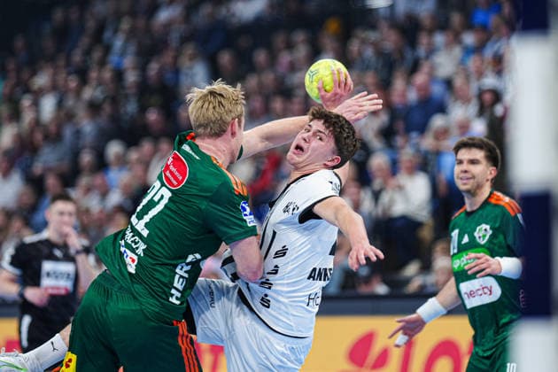 Marian Michalczik TSV Hannover Burgdorf, 22 , Rasmus Ankermann THW Kiel, 22 GER, THW Kiel vs TSV Hannover Burgdorf, Handball, 1 Bundesliga, Matchday 18, Season 2025 2026, 20 12 2025 GER, THW Kiel vs TSV Hannover Burgdorf, Handball, 1 Bundesliga, Matchday 18, Season 2025 2026, 20 12 2025 Kiel Copyright: xEibner-Pressefoto MarcelxvonxFehrnx EP_MFN