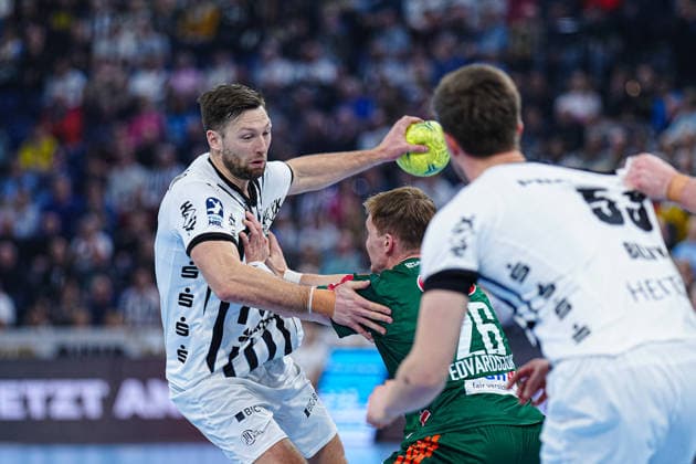 Harald Reinkind THW Kiel, 06 , Jonathan Edvardsson TSV Hannover Burgdorf, 26 GER, THW Kiel vs TSV Hannover Burgdorf, Handball, 1 Bundesliga, Matchday 18, Season 2025 2026, 20 12 2025 GER, THW Kiel vs TSV Hannover Burgdorf, Handball, 1 Bundesliga, Matchday 18, Season 2025 2026, 20 12 2025 Kiel Copyright: xEibner-Pressefoto MarcelxvonxFehrnx EP_MFN