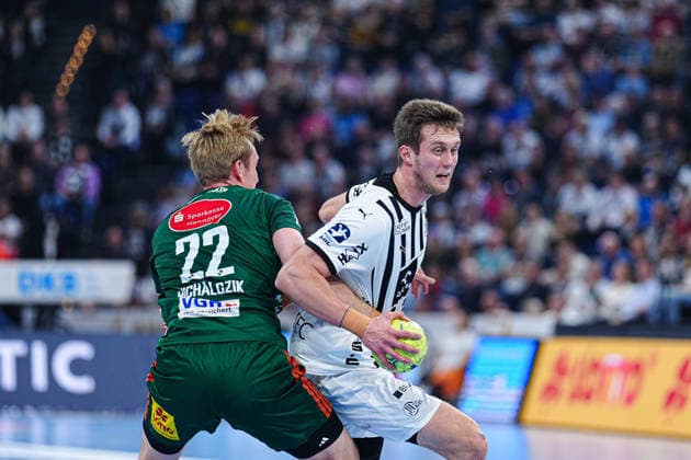 Marian Michalczik TSV Hannover Burgdorf, 22 , Nikola Bilyk THW Kiel, 53 GER, THW Kiel vs TSV Hannover Burgdorf, Handball, 1 Bundesliga, Matchday 18, Season 2025 2026, 20 12 2025 GER, THW Kiel vs TSV Hannover Burgdorf, Handball, 1 Bundesliga, Matchday 18, Season 2025 2026, 20 12 2025 Kiel Copyright: xEibner-Pressefoto MarcelxvonxFehrnx EP_MFN