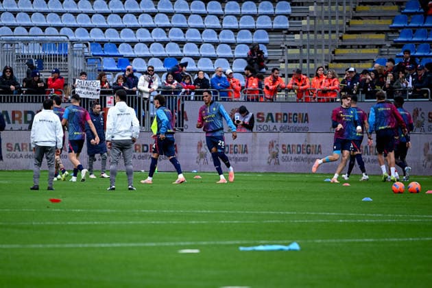 Cagliari s warm up prior the Serie A soccer match between Cagliari Calcio and Pisa at the Unipol Domus in Cagliari, Sardinia - Sunday, 21 december 2025. - Soccer  Copyright: xGianlucaxZuddas LaPressex