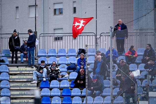 Supporters of Pisa during the Serie A soccer match between Cagliari Calcio and Pisa at the Unipol Domus in Cagliari, Sardinia - Sunday, 21 december 2025. - Soccer  Copyright: xGianlucaxZuddas LaPressex