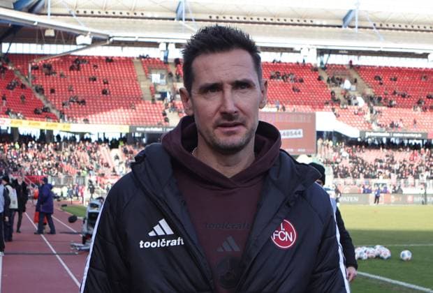 21 12 2025 Soccer Season 2025 2026 2 Soccer Bundesliga 17 Matchday 1 FC Nürnberg FCN Club Hannover 96 H96 Sportfoto Zink DaMa xdaxmax DFL regulations prohibit any use of photographs as image sequences and or quasi video only for editorial use Miroslav Miro Klose Trainer 1 FC Nürnberg FCN