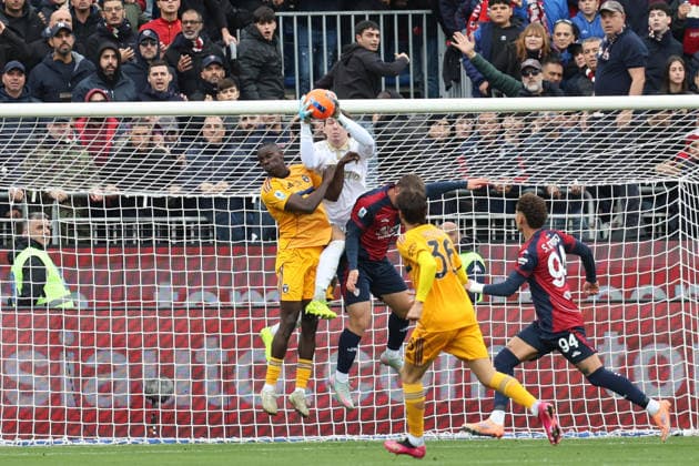 December 21, 2025, Cagliari: Pisa™s goalkeeperAdrian Semper in action during the Italian Serie A soccer match Cagliari calcio vs Pisa SC at the Unipol Domus in Cagliari, Italy, 21 December 2025.ANSA FABIO MURRU Soccer; Serie A:Cagliari Vs Pisa  - ZUMAa110 20251221_zaf_a110_001 Copyright: xFabioxMurrux