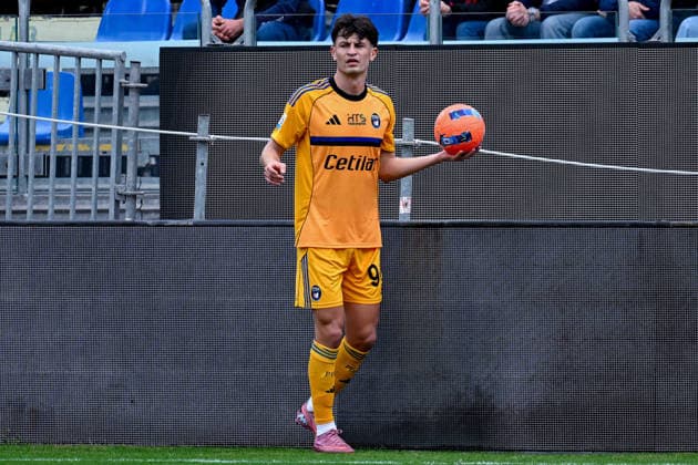 Pisa s Giovanni Bonfanti in action during the Serie A soccer match between Cagliari Calcio and Pisa at the Unipol Domus in Cagliari, Sardinia - Sunday, 21 december 2025. - Soccer  Copyright: xGianlucaxZuddas LaPressex