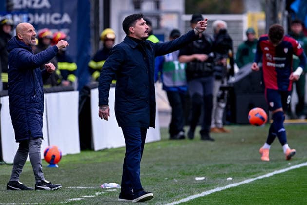 Cagliari s coach Fabio Pisacane during the Serie A soccer match between Cagliari Calcio and Pisa at the Unipol Domus in Cagliari, Sardinia - Sunday, 21 december 2025. - Soccer  Copyright: xGianlucaxZuddas LaPressex