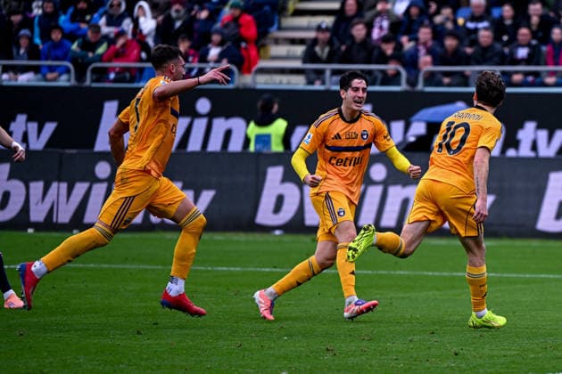 Pisa s MattÃ o Tramoni scores a penalty kick for 0-1 during the Serie A soccer match between Cagliari Calcio and Pisa at the Unipol Domus in Cagliari, Sardinia - Sunday, 21 december 2025. - Soccer  Copyright: xGianlucaxZuddas LaPressex