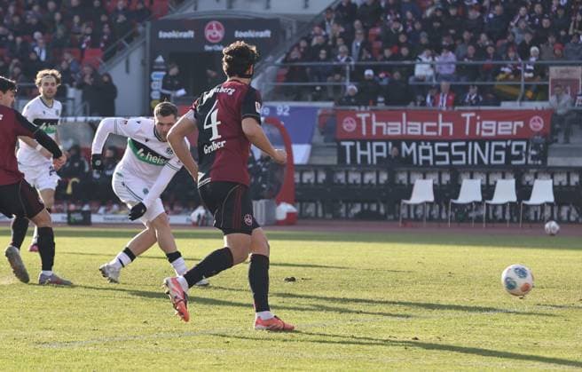 21 12 2025 Soccer Season 2025 2026 2 Soccer Bundesliga 17 Matchday 1 FC Nürnberg FCN Club Hannover 96 H96 Sportfoto Zink DaMa xdaxmax DFL regulations prohibit any use of photographs as image sequences and or quasi video only for editorial use Benjamin Källman 9, Hannover 96 H96 with shot on goal
