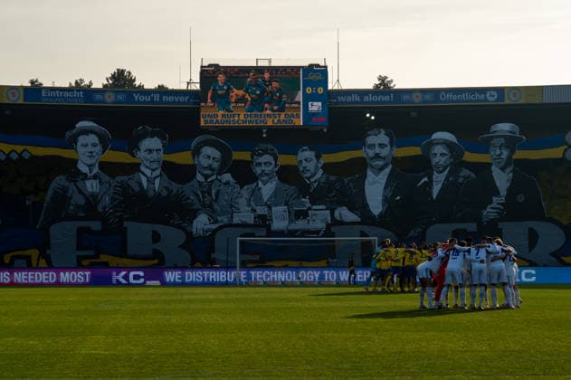 Germany, Soccer, 2 Bundesliga, Matchday 17 2025 2026 Eintracht Braunschweig Schalke 04 on 21 12 in Braunschweig Eintracht Stadion Choreo of the Braunschweig fans before kick-off Copyright: xSvenxHeidmannx