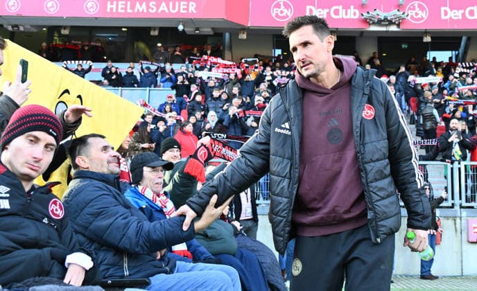 21 12 2025 Soccer Season 2025 2026 2 Soccer Bundesliga 17 Matchday 1 FC Nürnberg FCN Club Hannover 96 H96 Sportfoto Zink xwoxzix DFL regulations prohibit any use of photographs as image sequences and or quasi video only for editorial use Miroslav Miro Klose Trainer 1 FC Nürnberg FCN high-fives with fans