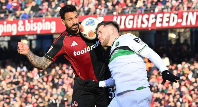 21 12 2025 Soccer Season 2025 2026 2 Soccer Bundesliga 17 Matchday 1 FC Nürnberg FCN Club Hannover 96 H96 Sportfoto Zink xwoxzix DFL regulations prohibit any use of photographs as image sequences and or quasi video only for editorial use Adriano Grimaldi 33, 1 FC Nürnberg FCN in header duel with Benjamin Källman 9, Hannover 96 H96