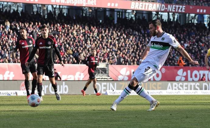 21 12 2025 Soccer season 2025 2026 2 Soccer Bundesliga 17 Matchday 1 FC Nürnberg FCN Club Hannover 96 H96 Sportfoto Zink DaMa xdaxmax DFL regulations prohibit any use of photographs as image sequences and or quasi video only for editorial use Boris Tomiak 3, Hannover 96 H96 with goal shot