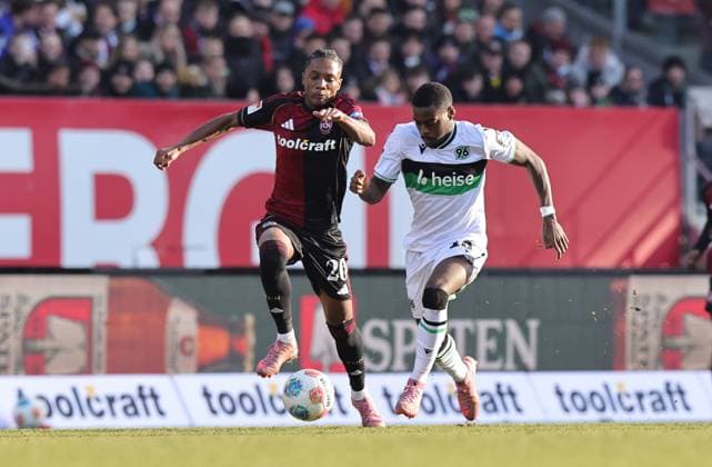 21 12 2025 Soccer Season 2025 2026 2 Soccer Bundesliga 17 Matchday 1 FC Nürnberg FCN Club Hannover 96 H96 Sportfoto Zink DaMa xdaxmax DFL regulations prohibit any use of photographs as image sequences and or quasi video only for editorial use Pape Demba Diop 20, 1 FC Nürnberg FCN Noel Aseko 15, Hannover 96 H96