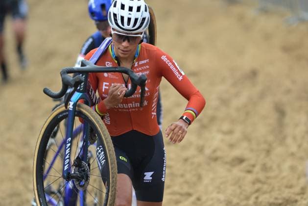 Dutch Ceylin Del Carmen Alvarado pictured in action during the women s elite race of the 6th stage (out of 12) of the world cup cyclocross, in Koksijde Sunday 21 December 2025. DAVIDxPINTENS  x150533544x