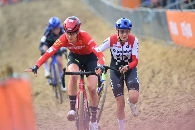 Dutch Lucinda Brand pictured in action during the women s elite race of the 6th stage (out of 12) of the world cup cyclocross, in Koksijde Sunday 21 December 2025. DAVIDxPINTENS  x150533676x