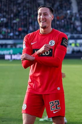 21 12 2025, Football, Preußen Münster SV 07 Elversberg, 2 Fußball Bundesliga, Preußenstadion, 17 Spieltag, Saison 2025 2026 Torjubel nach dem Tor zum 1 0 durch Torschütze Younes Ebnoutalib Elversberg 22 nach Elfmeter DFB regulations prohibit any use of photographs as image sequences and or quasi video Nordrhein Westfalen Germany