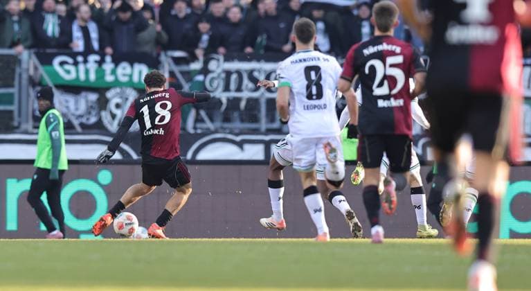 21 12 2025 Soccer Season 2025 2026 2 Soccer Bundesliga 17 Matchday 1 FC Nürnberg FCN Club Hannover 96 H96 Sportfoto Zink DaMa xdaxmax DFL regulations prohibit any use of photographs as image sequences and or quasi video only for editorial use Tor Treffer Torschuß zum 1 1 Torschütze Rafael Lubach 18, 1 FC Nürnberg FCN