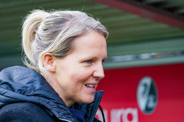 Germany Soccer Google Pixel Women Bundesliga 2025 26, 14 Matchday SC Freiburg vs SV Werder Bremen Dreisamstadion Freiburg Friederike Kromp Coach, Werder Bremen Women Copyright: xJOERANxSTEINSIEKx