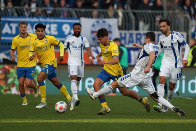 Braunschweig vs Schalke 04, 2 BL Braunschweig, 21 12 2025, FOOTBALL Eintracht Braunschweig vs FC Schalke 04, 2 BL, Season 2025 26 Max Marie Eintracht Braunschweig , Ron Schallenberg FC Schalke 04 Braunschweig