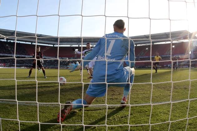 21 12 2025 Soccer Season 2025 2026 2 Soccer Bundesliga 17 Matchday 1 FC Nürnberg FCN Club Hannover 96 H96 Sportfoto Zink DaMa xdaxmax DFL regulations prohibit any use of photographs as image sequences and or quasi video only for editorial use Goal Goal Shot to 0 1 Goalscorer Benjamin Källman 9, Hannover 96 H96 vs Jan Reichert 1, 1 FC Nürnberg FCN