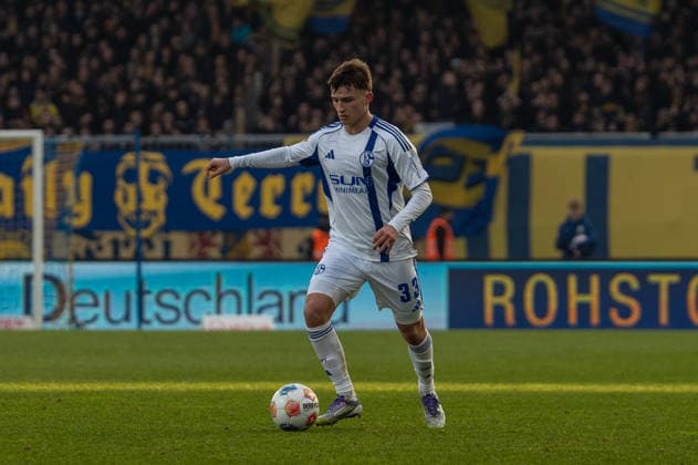 Germany, Soccer, 2 Bundesliga, Matchday 17 2025 2026 Eintracht Braunschweig Schalke 04 on 21 12 in Braunschweig Eintracht Stadion Vitalie Becker FC Schalke 04 33 Copyright: xSvenxHeidmannx