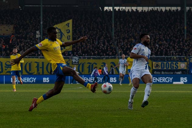Germany, Soccer, 2 Bundesliga, Matchday 17 2025 2026 Eintracht Braunschweig Schalke 04 on 21 12 in Braunschweig Eintracht Stadion Patrick Nkoa Eintracht Braunschweig 3 Copyright: xSvenxHeidmannx