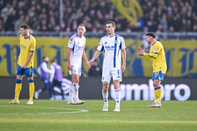 21 12 2025, Football, 2 Bundesliga, Season 2025 2026, Matchday 17, Eintracht Braunschweig FC Schalke 04, Ron Schallenberg FC Schalke 04 xRHR PHOTO YYx Copyright: KROEGER RHR-FOTOx RHR-FOTO YY
