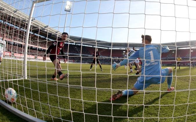 21 12 2025 Soccer Season 2025 2026 2 Soccer Bundesliga 17 Matchday 1 FC Nürnberg FCN Club Hannover 96 H96 Sportfoto Zink DaMa xdaxmax DFL regulations prohibit any use of photographs as image sequences and or quasi video only for editorial use Goal Goal Shot to 0 1 Goalscorer Benjamin Källman 9, Hannover 96 H96 vs Jan Reichert 1, 1 FC Nürnberg FCN