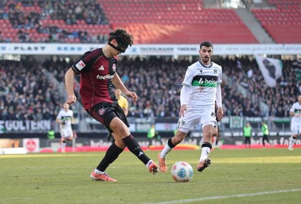 21 12 2025 Soccer Season 2025 2026 2 Soccer Bundesliga 17 Matchday 1 FC Nürnberg FCN Club Hannover 96 H96 Sportfoto Zink DaMa xdaxmax DFL regulations prohibit any use of photographs as image sequences and or quasi video only for editorial use Fabio Gruber 4, 1 FC Nürnberg FCN