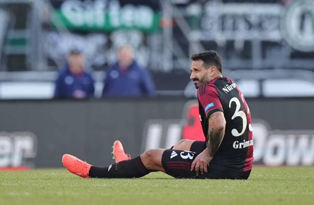 21 12 2025 Soccer Season 2025 2026 2 Soccer Bundesliga 17 Matchday 1 FC Nürnberg FCN Club Hannover 96 H96 Sportfoto Zink DaMa xdaxmax DFL regulations prohibit any use of photographs as image sequences and or quasi video only for editorial use Adriano Grimaldi 33, 1 FC Nürnberg FCN with pain injury injured on the ground