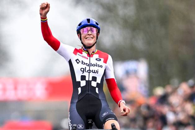 UCI Cyclocross World Cup 2025-2026 Koksijde KOKSIJDE, BELGIUM - DECEMBER 21 : Brand Lucinda of Baloise Glowi Lions celebrating her victory during the 6th leg of the Koksijde UCI Cyclocross World Cup 2025-2026 a cyclocross race for Women Elite on December 21, 2025 in Koksijde, Belgium, 21 12 2025 ( Koksijde Belgium  Copyright: xNicoxVereeckenx