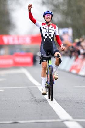 UCI Cyclocross World Cup 2025-2026 Koksijde KOKSIJDE, BELGIUM - DECEMBER 21 : Brand Lucinda of Baloise Glowi Lions celebrating her victory during the 6th leg of the Koksijde UCI Cyclocross World Cup 2025-2026 a cyclocross race for Women Elite on December 21, 2025 in Koksijde, Belgium, 21 12 2025 ( Koksijde Belgium  Copyright: xNicoxVereeckenx