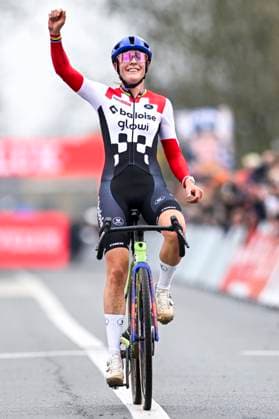 UCI Cyclocross World Cup 2025-2026 Koksijde KOKSIJDE, BELGIUM - DECEMBER 21 : Brand Lucinda of Baloise Glowi Lions celebrating her victory during the 6th leg of the Koksijde UCI Cyclocross World Cup 2025-2026 a cyclocross race for Women Elite on December 21, 2025 in Koksijde, Belgium, 21 12 2025 ( Koksijde Belgium  Copyright: xNicoxVereeckenx