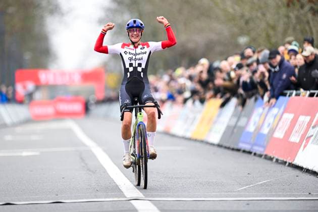 UCI Cyclocross World Cup 2025-2026 Koksijde KOKSIJDE, BELGIUM - DECEMBER 21 : Brand Lucinda of Baloise Glowi Lions celebrating her victory during the 6th leg of the Koksijde UCI Cyclocross World Cup 2025-2026 a cyclocross race for Women Elite on December 21, 2025 in Koksijde, Belgium, 21 12 2025 ( Koksijde Belgium  Copyright: xNicoxVereeckenx