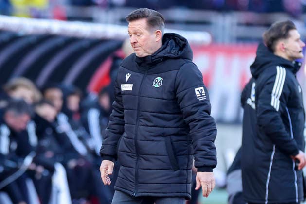 Coach Christian Titz Hannover 96 looks disappointed, 2 Bundesliga, 1 FC Nuremberg v Hannover 96, Max Morlock Stadion on December 21, 2025 in Nuremberg, Germany Photo by Marco Steinbrenner DeFodi Images Coach Christian Titz Hannover 96 looks disappointed, 2 Bundesliga, 1 FC Nuremberg v Hannover 96, Max Morlock Stadion, December 21, 2025 in Nuremberg, Germany Photo by Marco Steinbrenner DeFodi Images